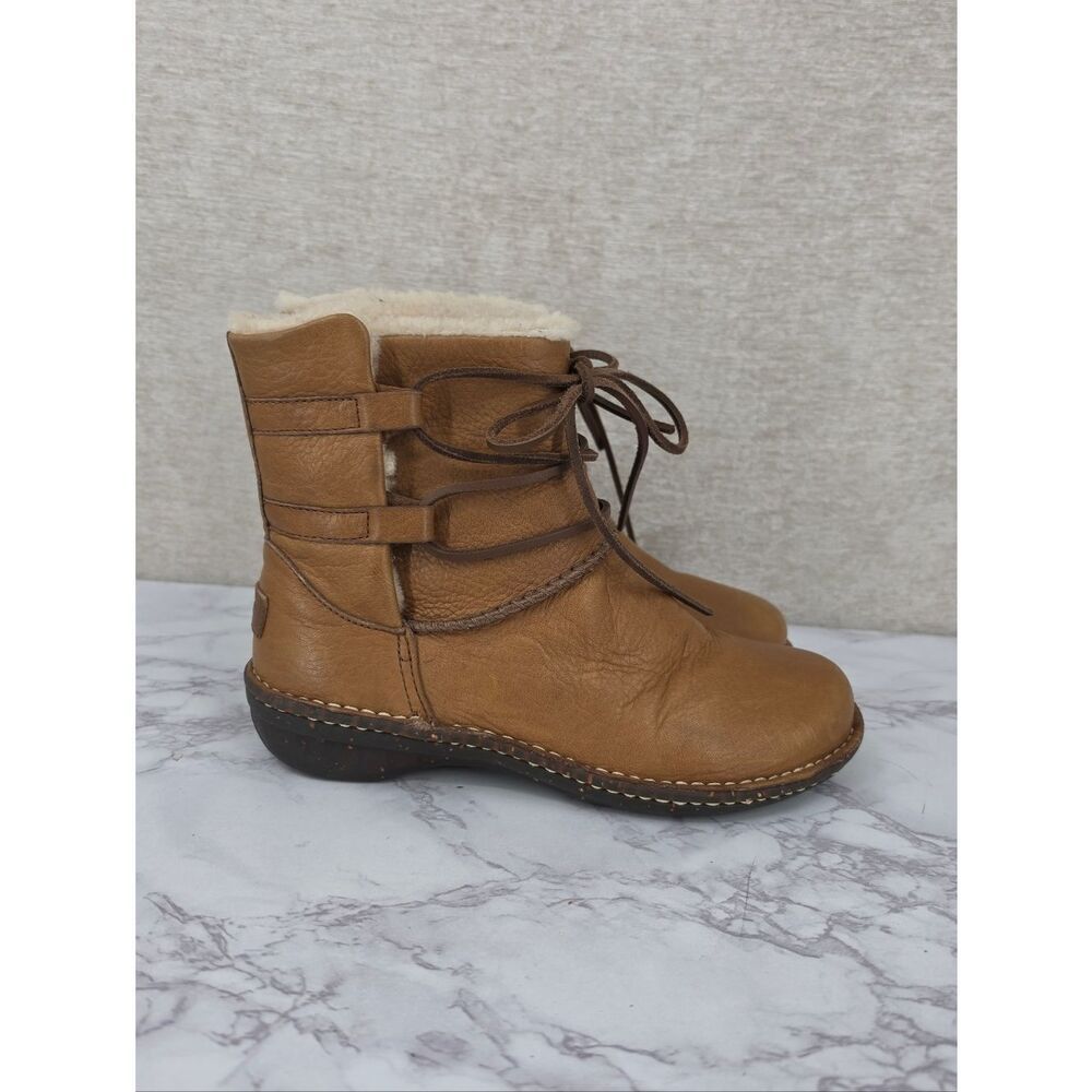 UGG Caspia 1932 Tan Leather Lace Up Ankle Sheepskin Warm Boots Womens Sz 9